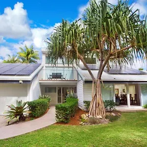 Secluded Oasis On The Water, Holiday home Noosa Heads